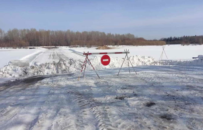 По данным ГУ МЧС в Пермском крае приостановлено движение транспорта по двум ледовым переправам